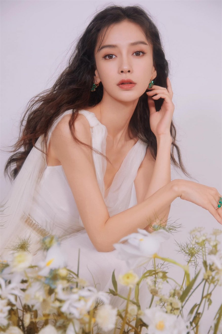 tin tuc sao hoa ngu moi nhat ngay 27 10 2022 angelababy so lap lai sai lam sau do vo voi huynh hieu minh1