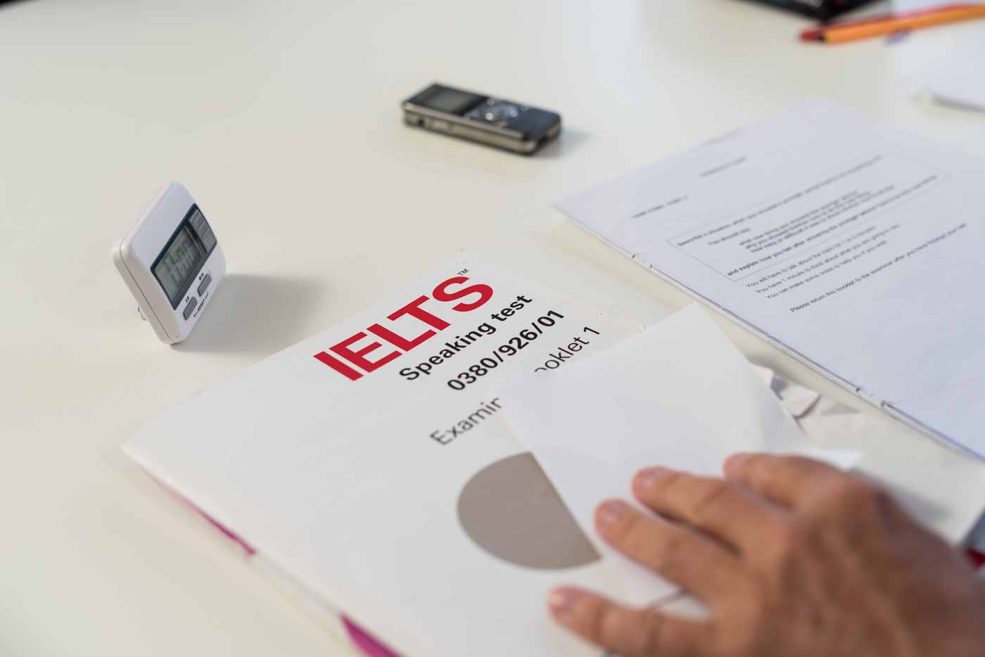 viec dung thi chung chi ielts bo tu phap noi gi