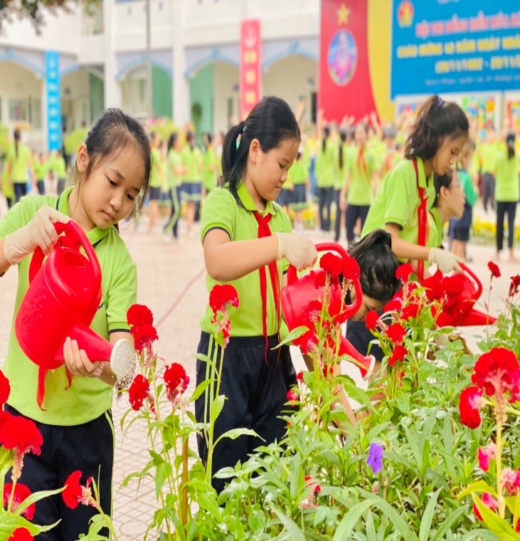 thay co truong tieu hoc ngoc thuy voi cong tac bao ve moi truong dspl 1