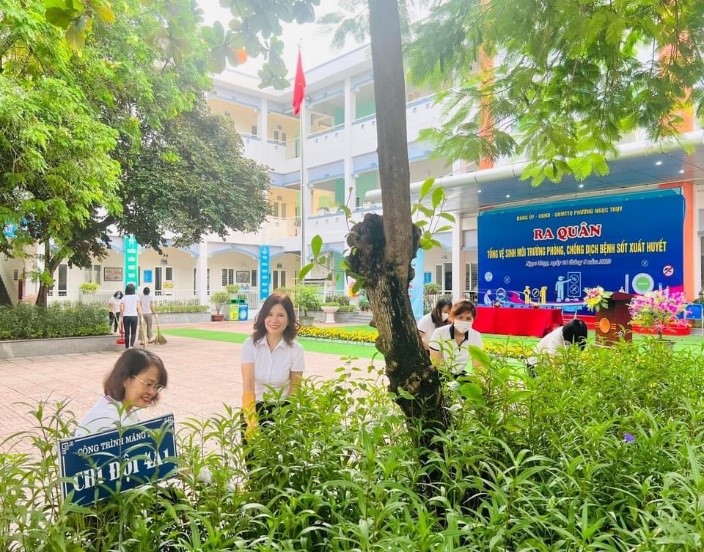 thay co truong tieu hoc ngoc thuy voi cong tac bao ve moi truong dspl 7