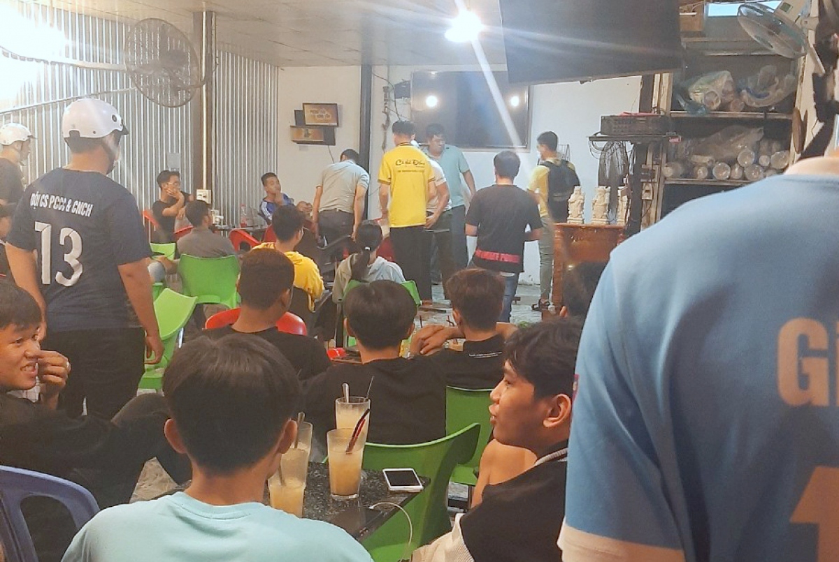 cong an triet pha o ca do world cup trong quan ca phe hien truong co gi dspl