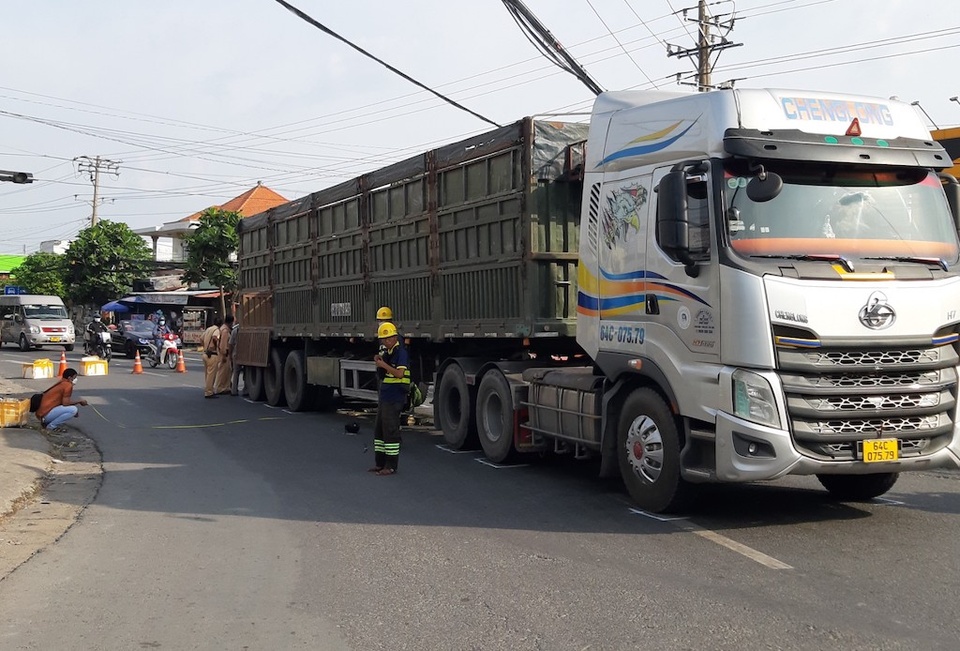tin tuc tai nan giao thong moi ngay 2 12 bi xe container cuon vao gam nam sinh tu vong tren duong den truong dspl 1 tin tuc tai nan giao thong moi ngay 2 12 bi xe container cuon vao gam nam sinh tu vong tren duong den truong dspl 1