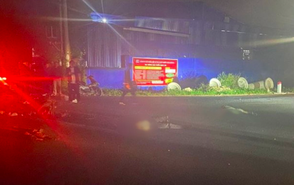 tin tuc tai nan giao thong moi ngay 5 12 3 nguoi di xe may tu vong sau va cham voi xe container dspl