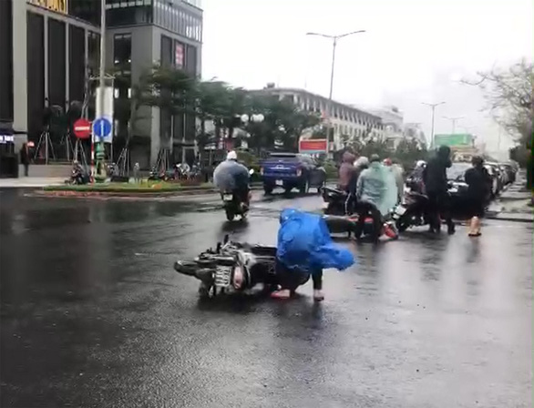 gio lon quat nga nguoi di duong o tp tuy hoa gio lon quat nga nguoi di duong o tp tuy hoa