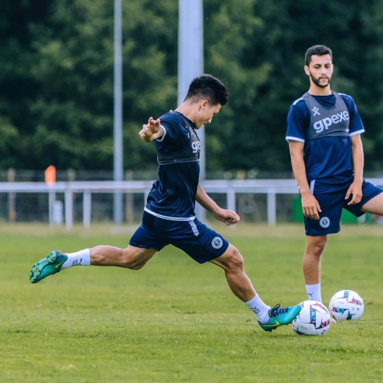 dong doi pau fc chao don quang hai trong ngay tro lai tap luyen dong doi pau fc chao don quang hai trong ngay tro lai tap luyen