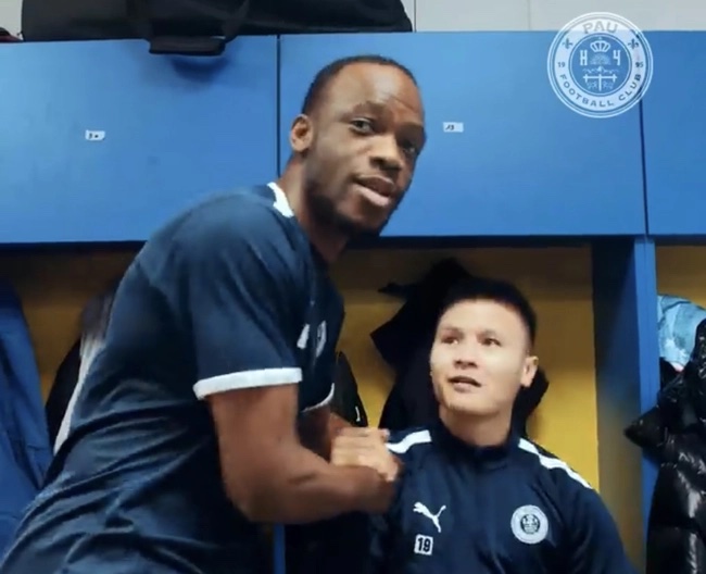 dong doi pau fc chao don quang hai trong ngay tro lai tap luyen2 copy dong doi pau fc chao don quang hai trong ngay tro lai tap luyen2 copy