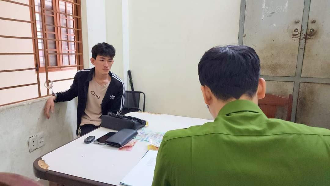 da nang bat doi tuong cuop tui xach cua nguoi dan di chuc tet da nang bat doi tuong cuop tui xach cua nguoi dan di chuc tet