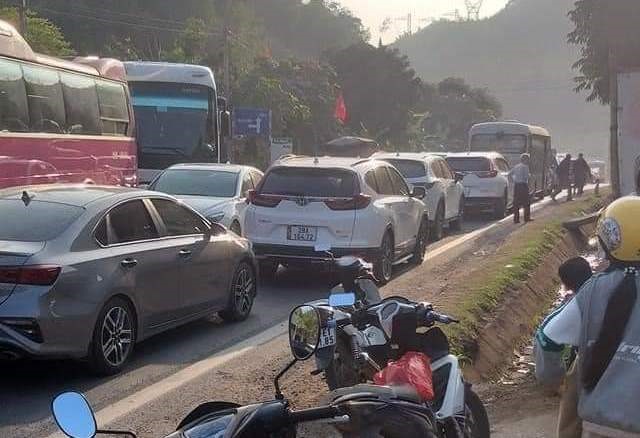 hoa binh tai nan lien hoan tren quoc lo 6 hai nguoi thiet mang hoa binh tai nan lien hoan tren quoc lo 6 hai nguoi thiet mang