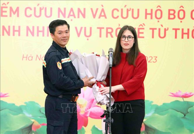 doan cong tac cua bo cong an hoan thanh xuat sac nhiem vu tro ve tu tho nhi ky4 doan cong tac cua bo cong an hoan thanh xuat sac nhiem vu tro ve tu tho nhi ky4