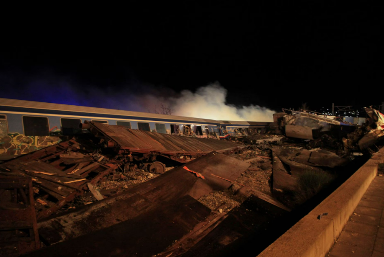 hien truong vu tai nan tau hoa o hy lap nhieu toa tau hu hong nang khoi boc day dac10