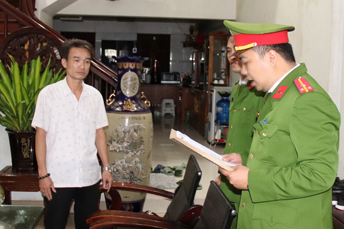 quang ninh bat hai doi tuong lua xin viec chiem doat hon 11 ty dong
