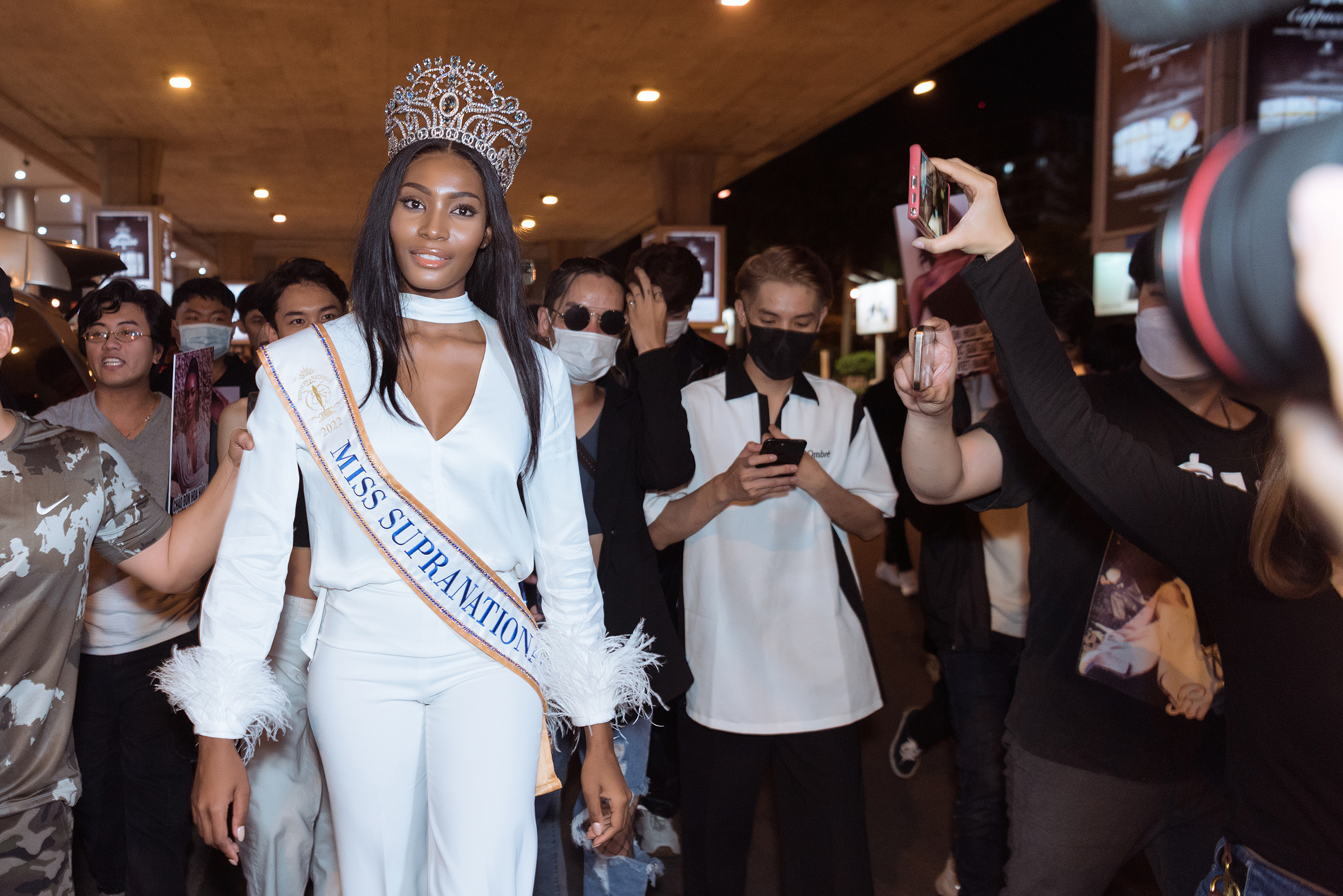 miss supranational 2022 duoc ntk tuyet le don tai san bay tan son nhat anh 3 miss supranational 2022 duoc ntk tuyet le don tai san bay tan son nhat anh 3