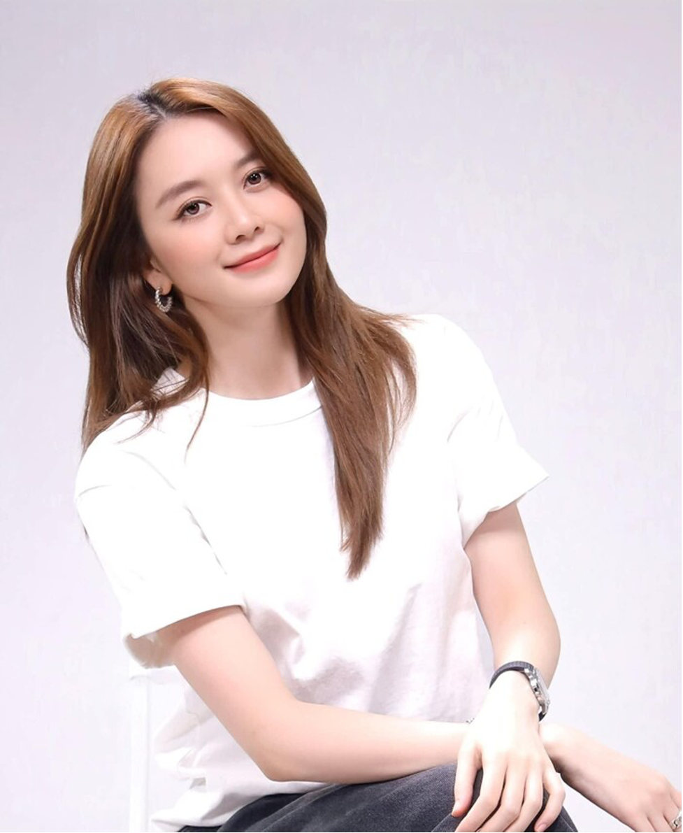 thai do cua thieu bao trang giua tin don hen ho chong cu le quyen anh 1 thai do cua thieu bao trang giua tin don hen ho chong cu le quyen anh 1