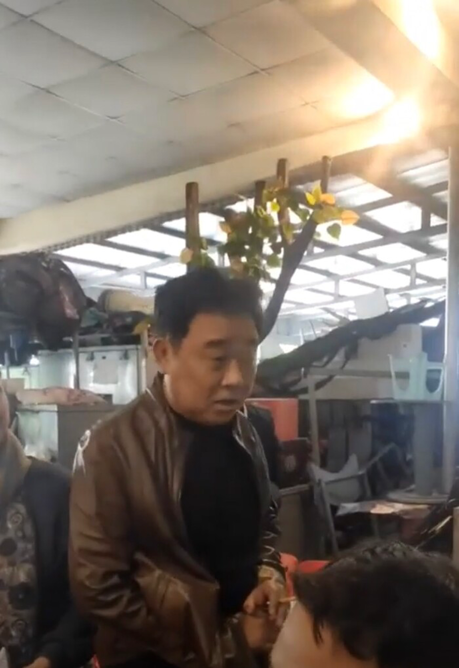 vua moi nghi huu ngoc hoang quoc khanh da choi lon cong khai ban gai anh 1 vua moi nghi huu ngoc hoang quoc khanh da choi lon cong khai ban gai anh 1