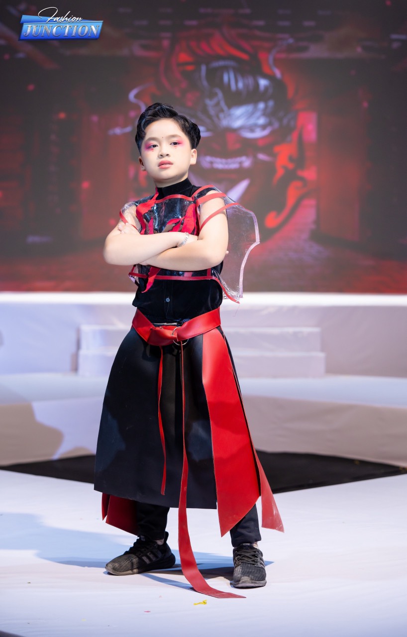 phat sot voi than thai cua hai anh trai em trong show dien fashion junction anh 3 phat sot voi than thai cua hai anh trai em trong show dien fashion junction anh 3