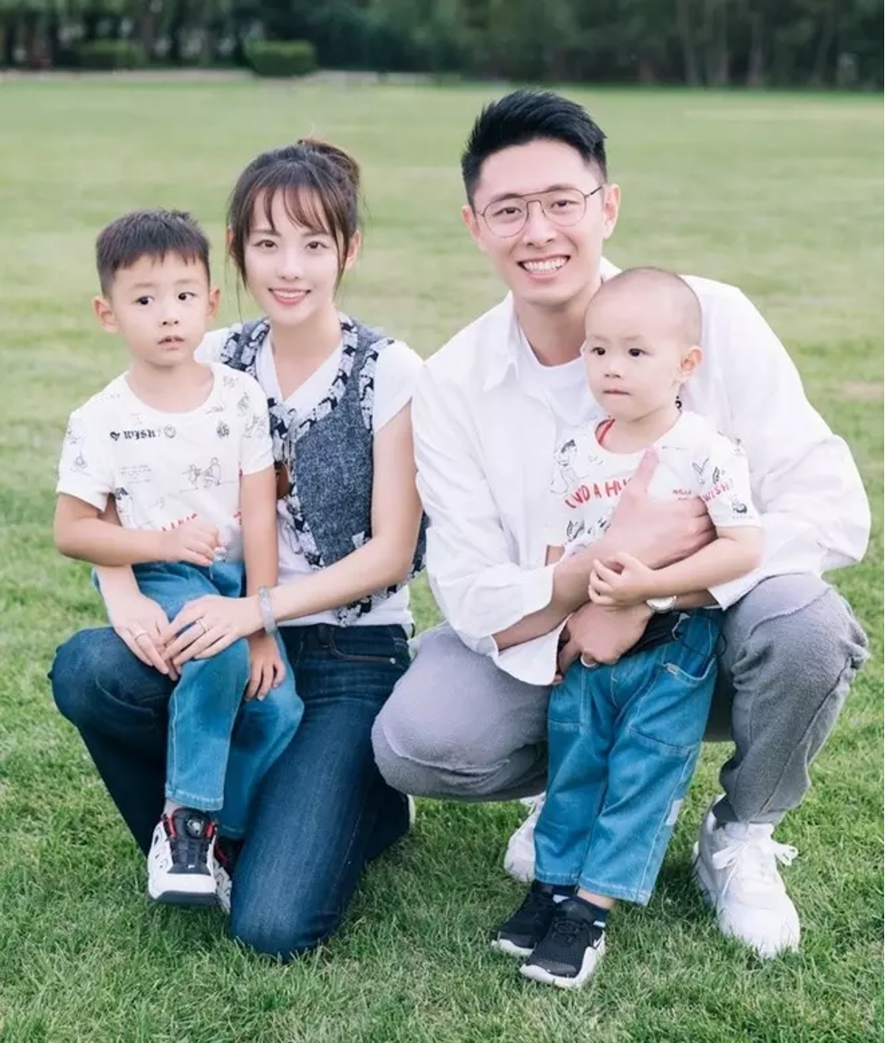 bi 22cam sung22 truong gia nghe nay lai bi me chong quyen luc ep ra di trang tay 1