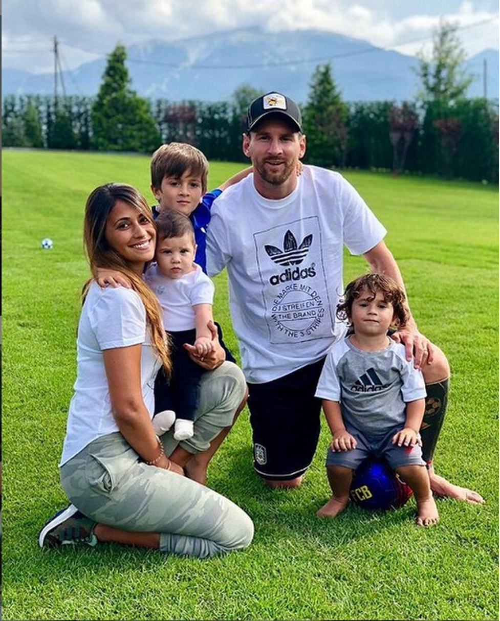 ba xa cua messi ben duyen voi linh vuc nguoi mau nhung rat thanh cong1 ba xa cua messi ben duyen voi linh vuc nguoi mau nhung rat thanh cong1