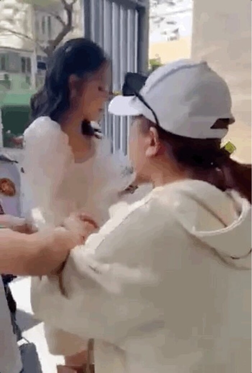 ngay sau khi bi chu no bat tai tran duong cam lynh lap tuc len tieng3 ngay sau khi bi chu no bat tai tran duong cam lynh lap tuc len tieng3