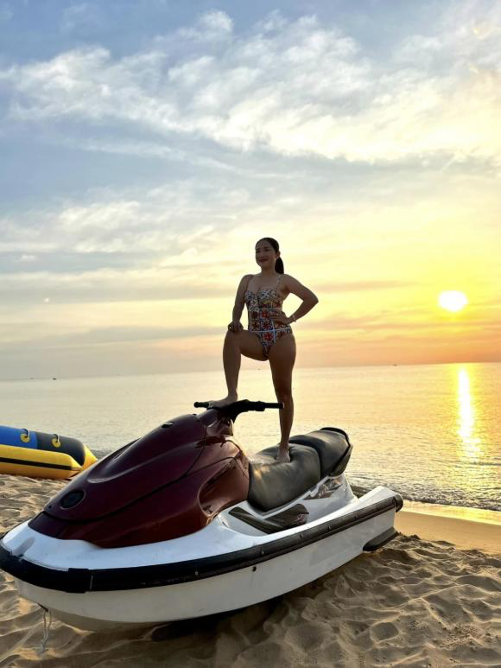 cat tuong he lo ly do tam dung cong viec mc sau 6 nam4 cat tuong he lo ly do tam dung cong viec mc sau 6 nam4