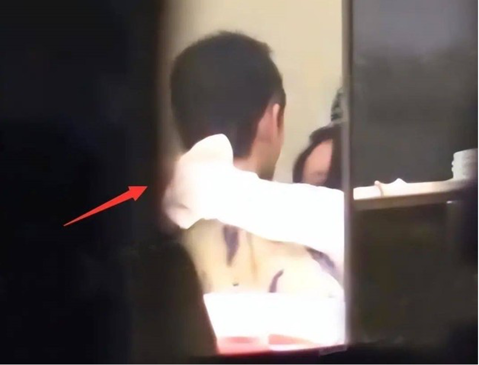 lo loat anh huynh hieu minh tinh tu voi mot nu doanh nhan giau co 1 lo loat anh huynh hieu minh tinh tu voi mot nu doanh nhan giau co 1