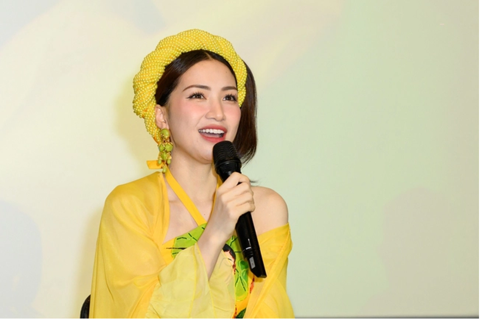 hoa minzy khong so khi bi so sanh voi dan chi hoang thuy linh2 hoa minzy khong so khi bi so sanh voi dan chi hoang thuy linh2