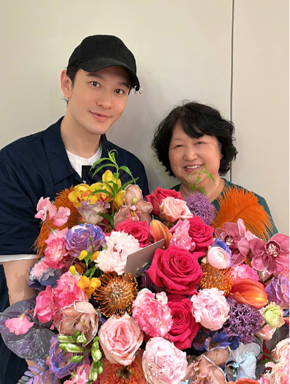 huynh hieu minh dua ban gai nguoi mau ve ra mat nhan dip 832 huynh hieu minh dua ban gai nguoi mau ve ra mat nhan dip 832