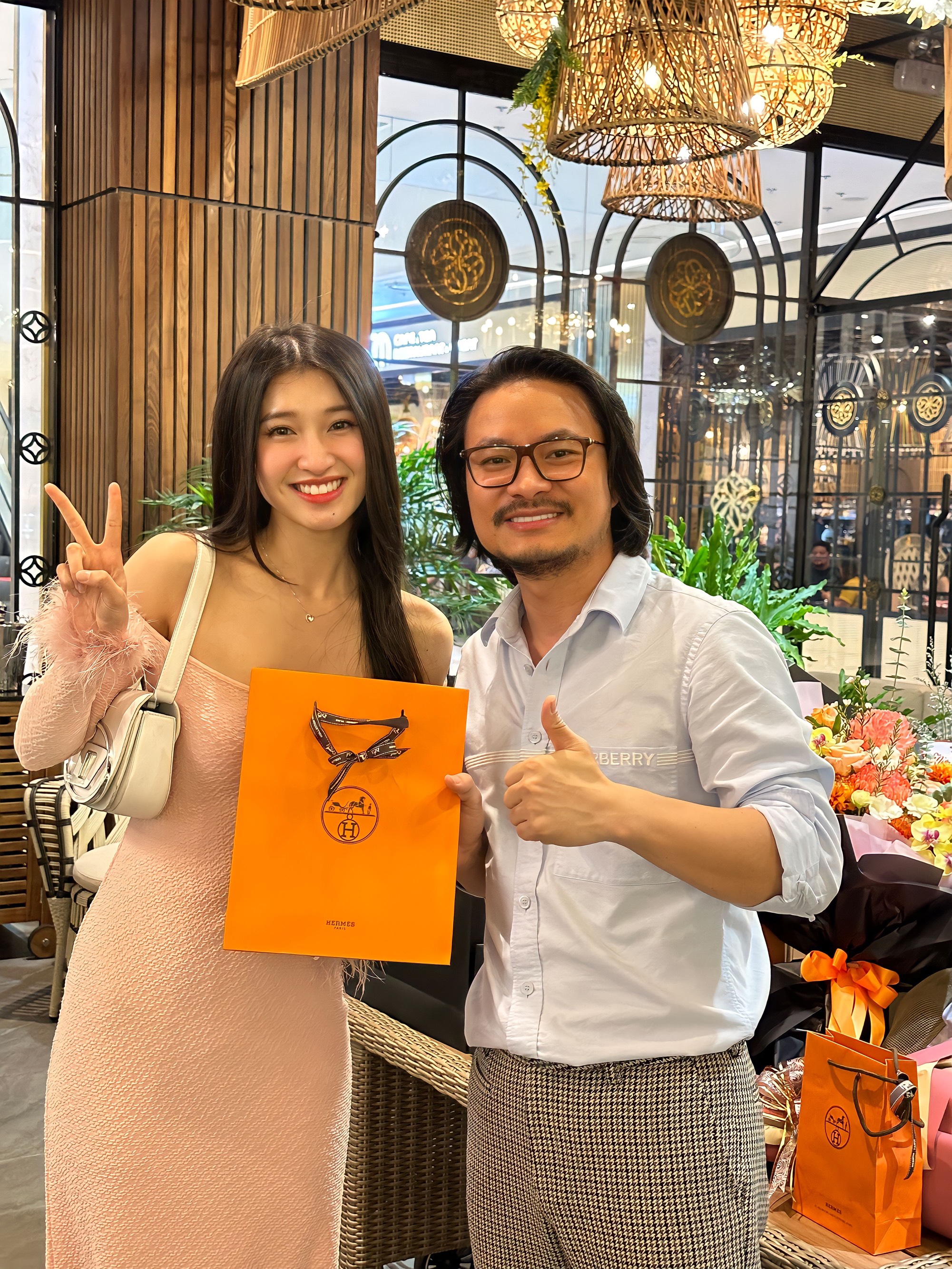 22soi22 nhan sac dan hoa hau nha sen vang trong tiec sinh nhat dao dien hoang nhat nam4 22soi22 nhan sac dan hoa hau nha sen vang trong tiec sinh nhat dao dien hoang nhat nam4