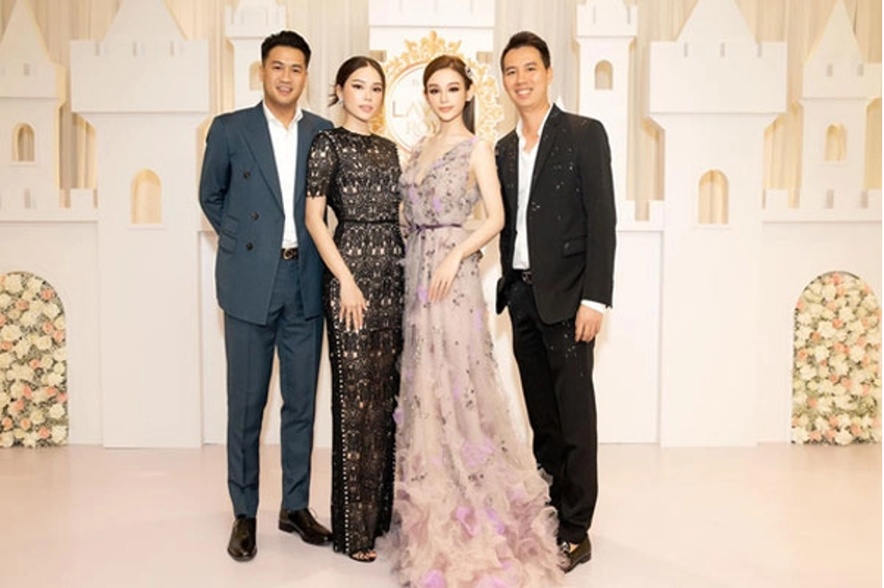 he lo qua khung tang khach moi trong dam cuoi linh rin phillip nguyen1 he lo qua khung tang khach moi trong dam cuoi linh rin phillip nguyen1