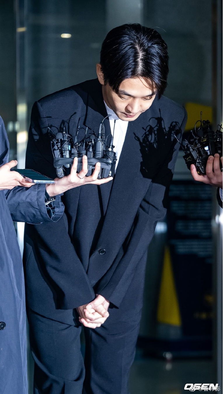 hau su dung chat cam yoo ah in cui dau xin loi khan gia2 hau su dung chat cam yoo ah in cui dau xin loi khan gia2