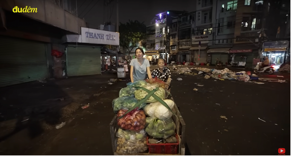 ban rau lo nhu hoa hau thuy tien trong du dem so ho la cho khach them hanh2 ban rau lo nhu hoa hau thuy tien trong du dem so ho la cho khach them hanh2