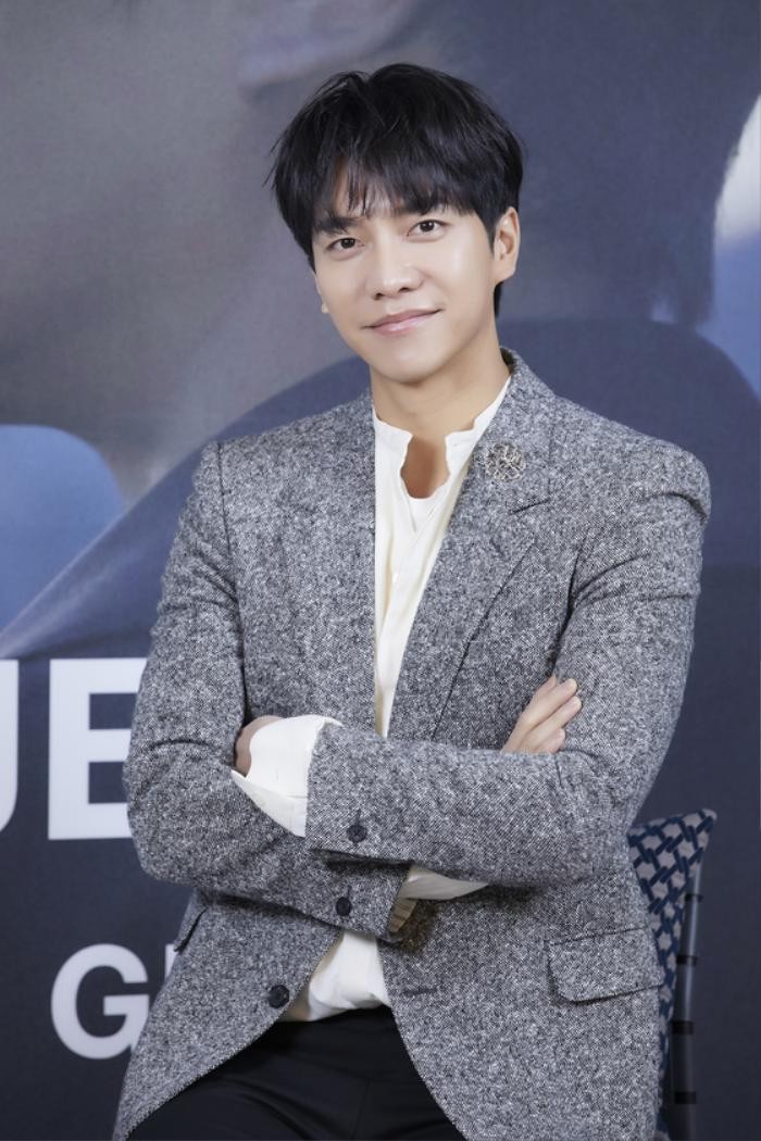 sau hon le voi lee da in lee seung gi bi khan gia quay lung2
