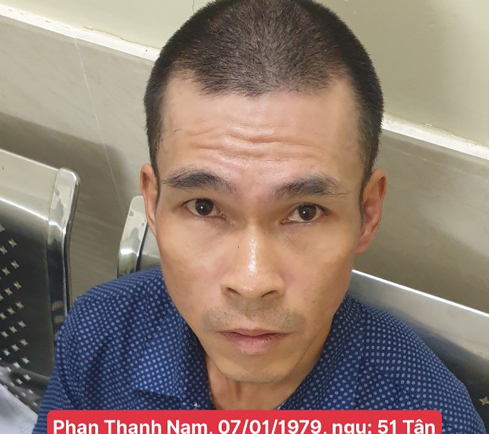 tphcm bat giu doi tuong tron trong nha ve sinh nha hang cho den dem len ra trom tai san1 tphcm bat giu doi tuong tron trong nha ve sinh nha hang cho den dem len ra trom tai san1