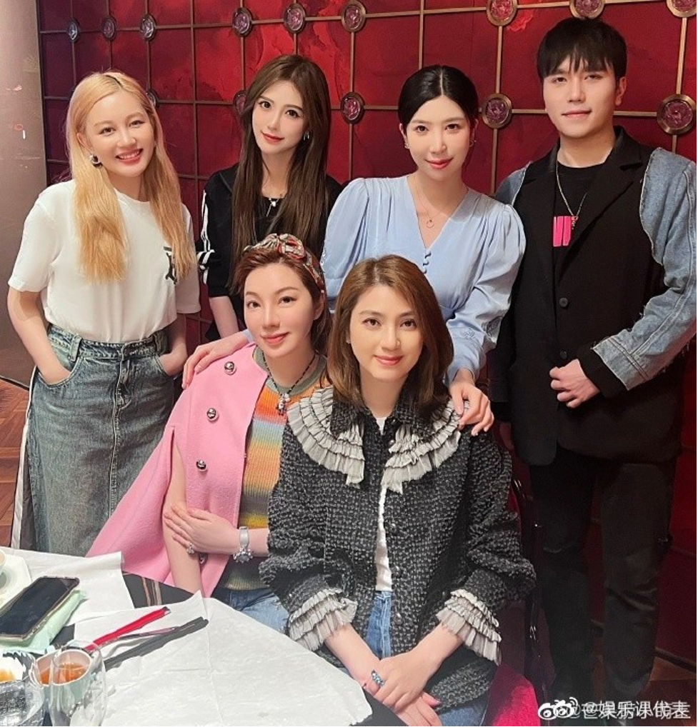 sau tuyen bo ly hon chong ngoai tinh thai do cua hong han lan dau xuat hien gay tranh cai2 sau tuyen bo ly hon chong ngoai tinh thai do cua hong han lan dau xuat hien gay tranh cai2