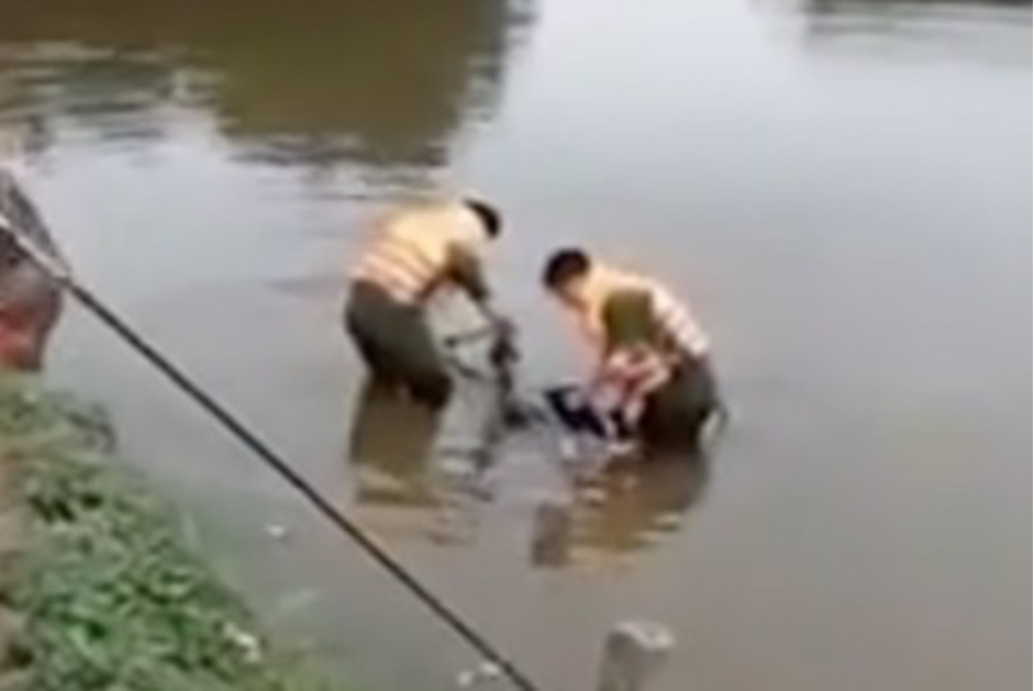 nghe an phat hien thi the nu sinh 16 tuoi duoi ao ca2 nghe an phat hien thi the nu sinh 16 tuoi duoi ao ca2
