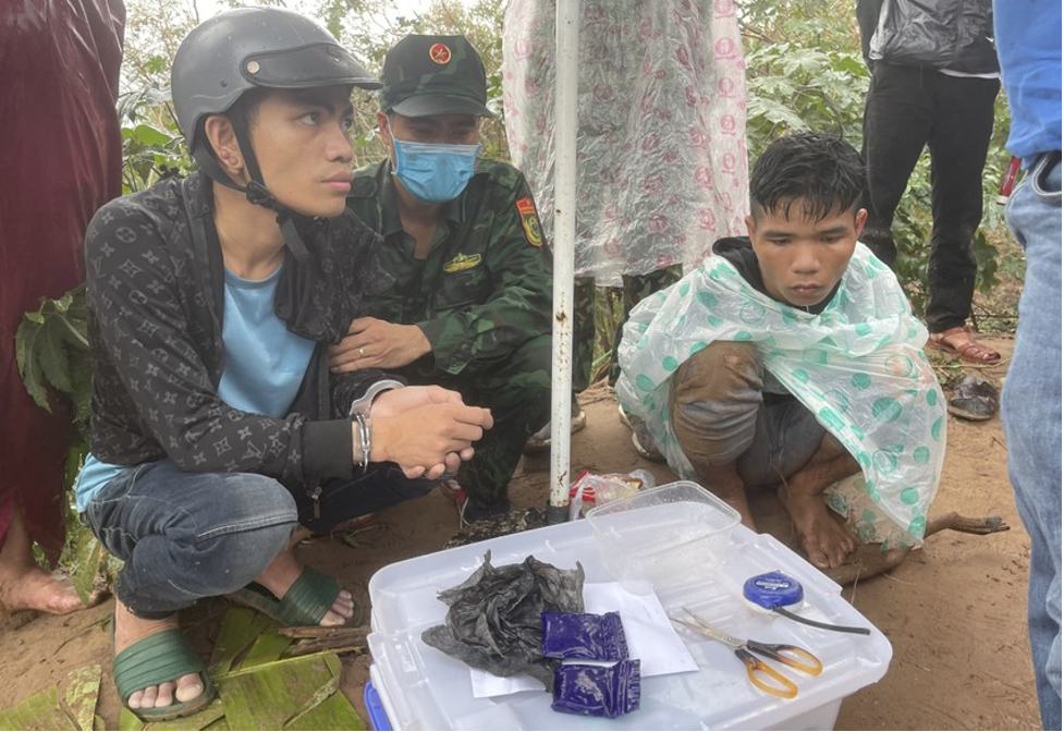 son la bat giu doi tuong duoc thue van chuyen heroin voi gia 1 trieu dong2 son la bat giu doi tuong duoc thue van chuyen heroin voi gia 1 trieu dong2