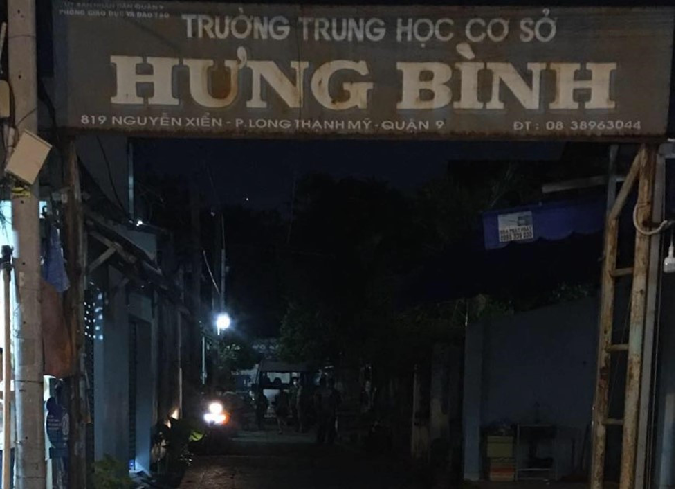 tp hcm xe cho rac lui vao hem can tu vong be gai 2 tuoi2 tp hcm xe cho rac lui vao hem can tu vong be gai 2 tuoi2