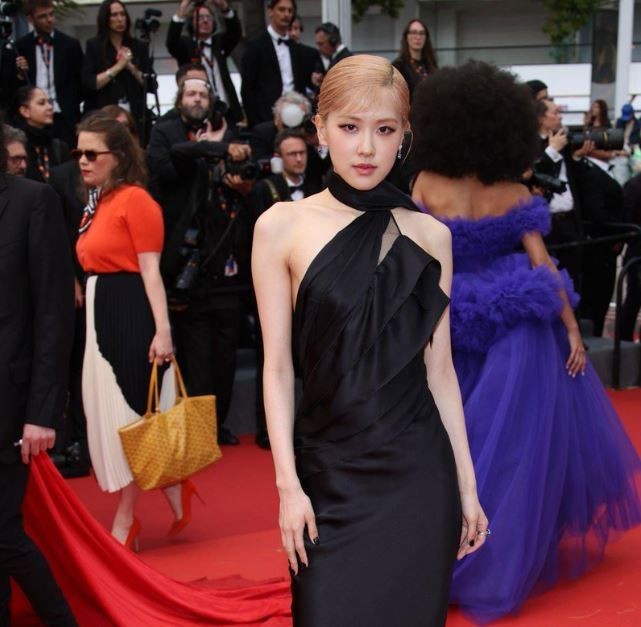 rose blackpink thu hut anh nhin tren tham do cannes rose blackpink thu hut anh nhin tren tham do cannes