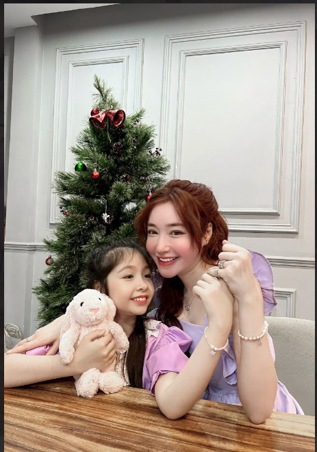 gan mot nam nay chong cu elly tran khong he chu cap cho cac con gan mot nam nay chong cu elly tran khong he chu cap cho cac con