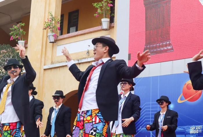 hai phong thay co giao tao bat ngo cho hoc sinh nhan ngay be giang2 hai phong thay co giao tao bat ngo cho hoc sinh nhan ngay be giang2