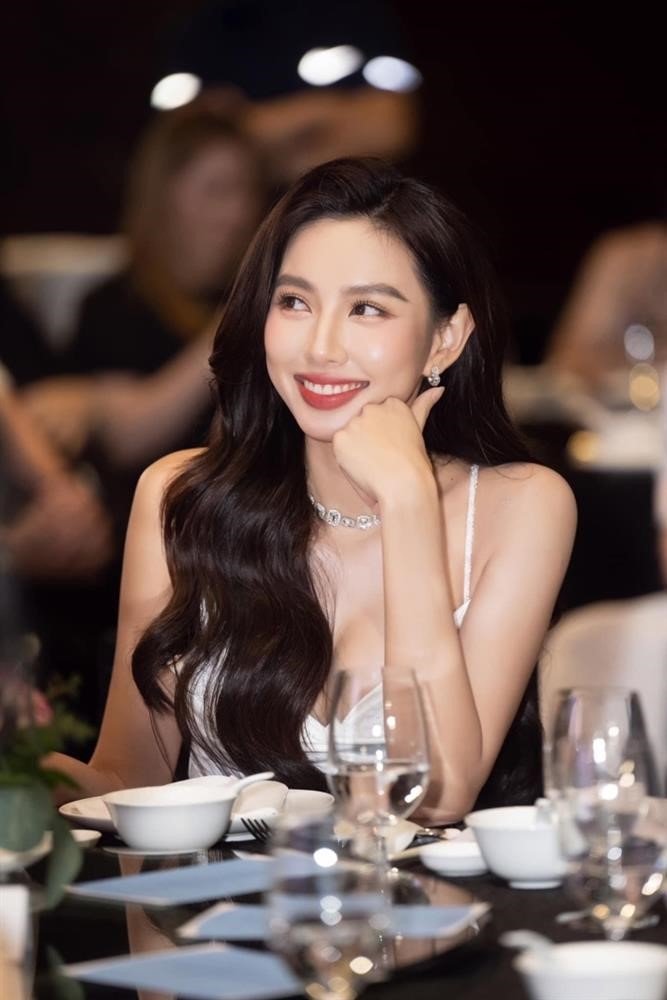 them mot tin vui cho hoa hau thuy tien trong ngay thang kien them mot tin vui cho hoa hau thuy tien trong ngay thang kien