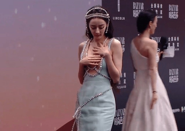 dich le nhiet ba dep tua tien ca tai tham do su kien bazaar icons 2023 dich le nhiet ba dep tua tien ca tai tham do su kien bazaar icons 2023