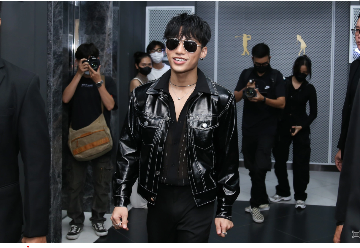 giong ca quen anh di gay chu y voi phong cach giong het nguoi anh son tung 2