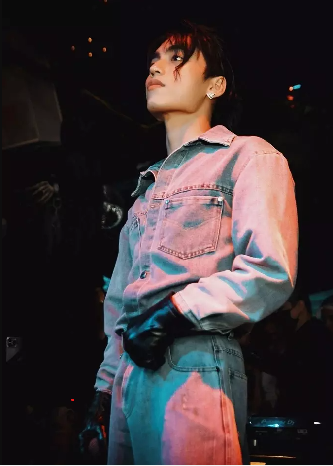 giong ca quen anh di gay chu y voi phong cach giong het nguoi anh son tung 31