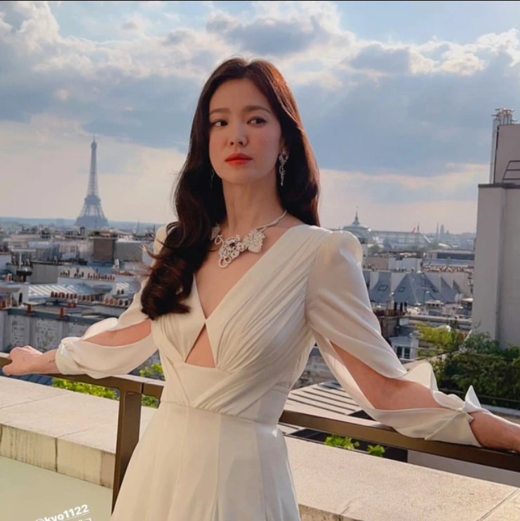 song hye kyo tre dep bap chap khi sanh doi cung nam tai tu kem 16 tuoi 1 song hye kyo tre dep bap chap khi sanh doi cung nam tai tu kem 16 tuoi 1