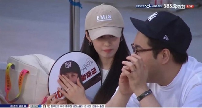 den xem chong thi dau jiyeon t ara bi binh luan vien soi moi doi tu4 den xem chong thi dau jiyeon t ara bi binh luan vien soi moi doi tu4