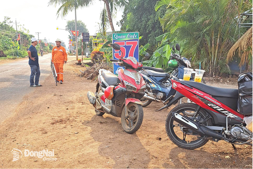 ha tinh 3 cong nhan bi dien giat thuong vong giua canh dong1 ha tinh 3 cong nhan bi dien giat thuong vong giua canh dong1