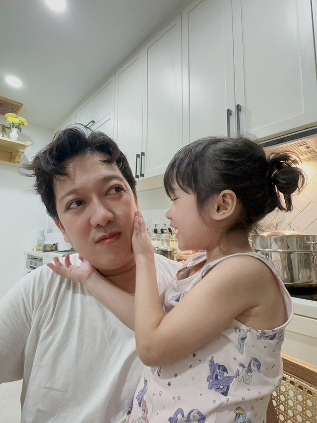 con gai 4 tuoi cua truong giang nha phuong lan dau duoc lo dien can mat2 con gai 4 tuoi cua truong giang nha phuong lan dau duoc lo dien can mat2