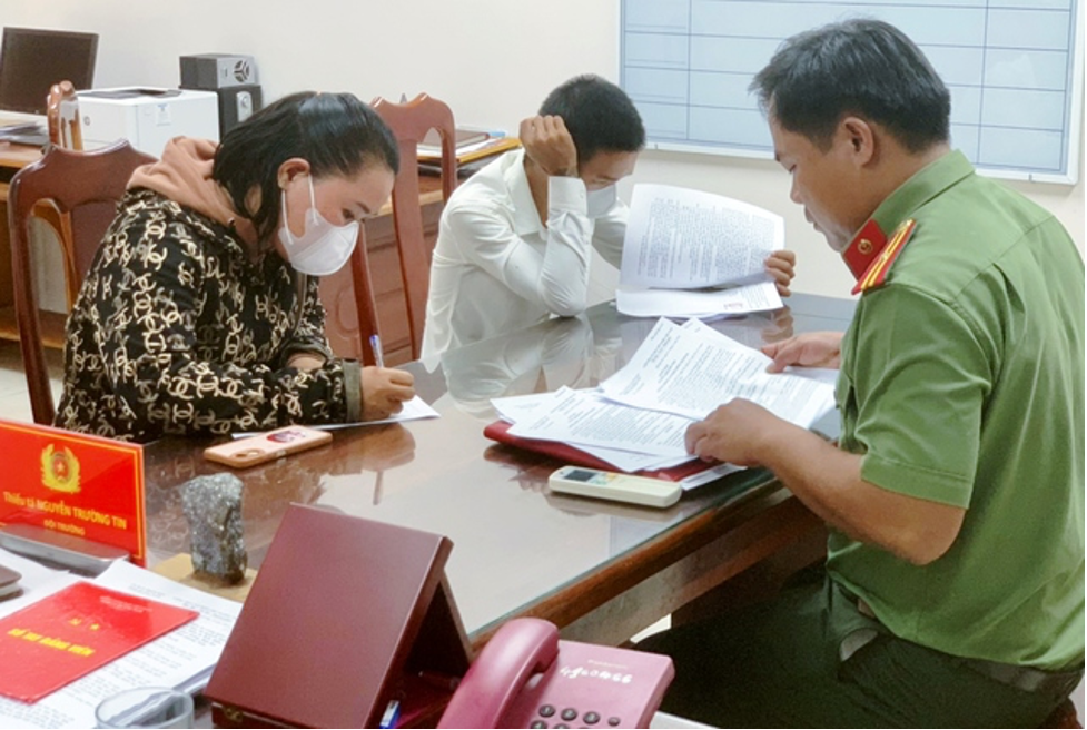 xu phat thanh nien chuyen cuoc goi doi no sang duong day nong bo cong an