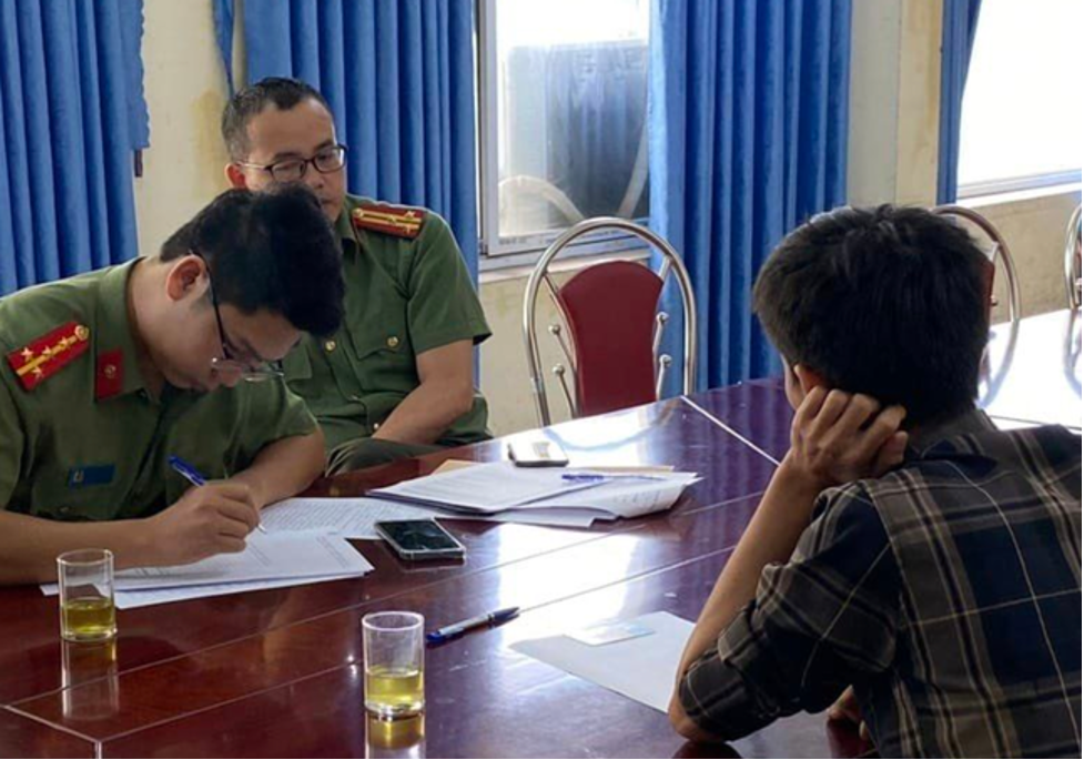 xu phat thanh nien chuyen cuoc goi doi no sang duong day nong bo cong an2