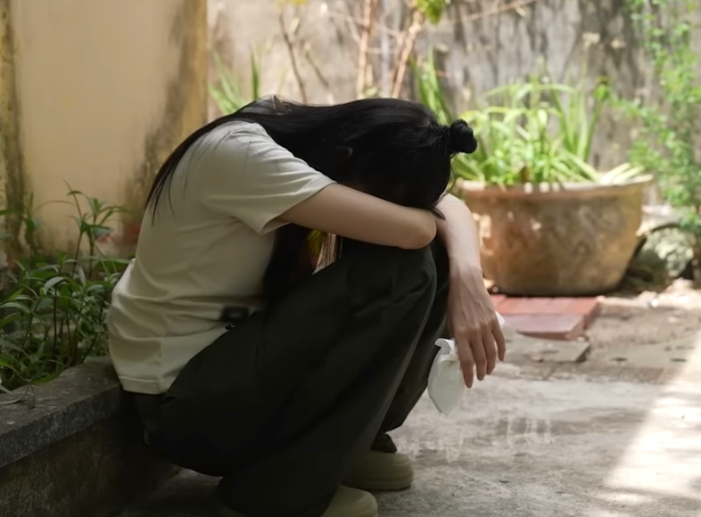 thuy ngan de lo khoanh khac thieu suc song suyt ngat khi xuat hien tren truyen hinh41